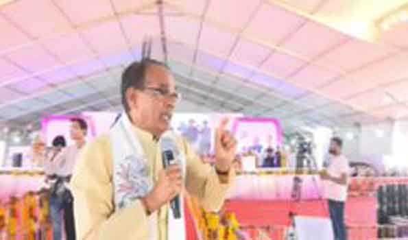 उपलब्धियों और विकास कार्यों के हथियार से करें विपक्ष पर हमला : शिवराज