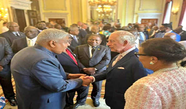 धनखड़ ने लंदन में किंग चार्ल्स तृतीय, राष्ट्रमंडल नेताओं से की मुलाकात