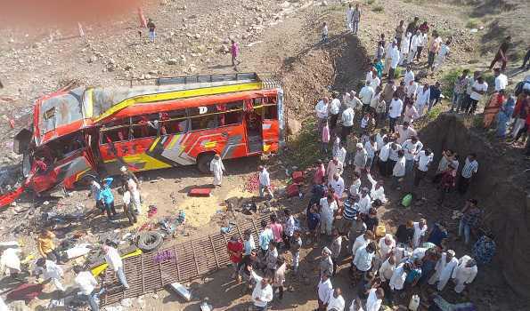 निजी यात्री बस के पुल के नीचे गिरने से 24 मृत, 39 घायल