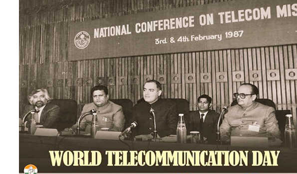 दूरसंचार क्रांति ने पूरे विश्व को आपस में जोड़ने का प्रयास किया
