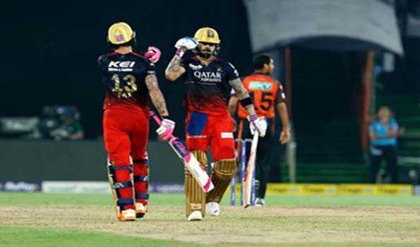 कोहली ने शतक से लूटी महफिल, आरसीबी आठ विकेट से जीती