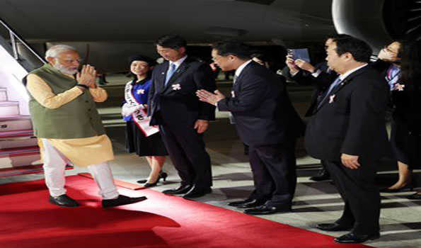 मोदी जी7 शिखर बैठक के लिए आमंत्रण पर जापान पहुंचे