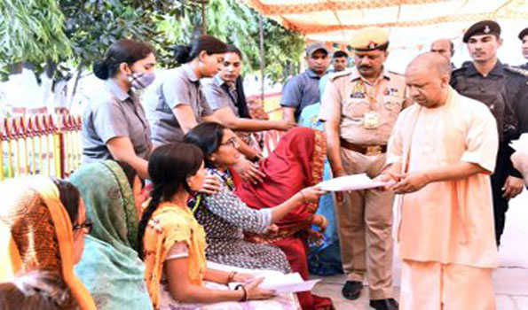 पीड़ित की मदद में न हो विलंब: योगी