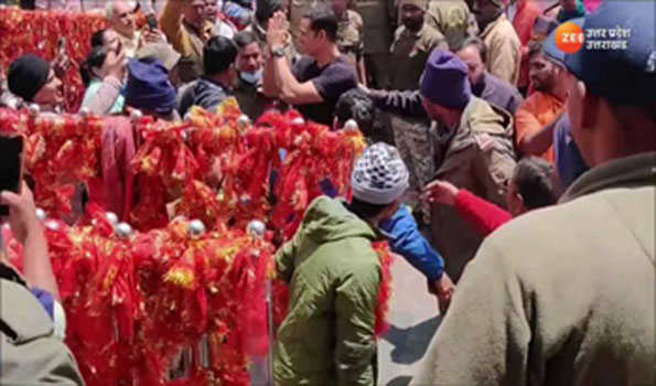 अक्षय कुमार ने किया केदारनाथ मंदिर में दर्शन, बाबा भोलेनाथ का लिया आशीर्वाद
