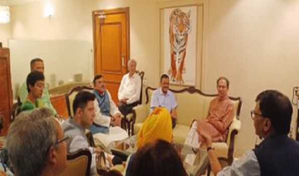Arvind Kejriwal, Punjab CM meet Uddhav in Mumbai to seek support against Centre's ordinance