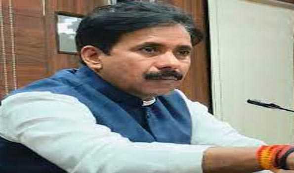भाजपा के नेताओं के हाथ पैर जोड़ रहे हैं ओमप्रकाश: अनिल राजभर