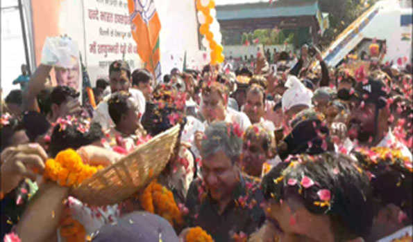 वंदे भारत एक्सप्रेस का सहारनपुर में भव्य स्वागत