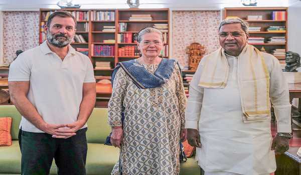 Siddaramaiah meets Sonia, Rahul
