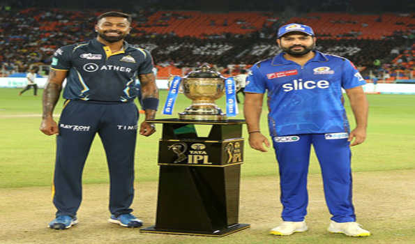 मुबंई ने टास जीत कर गुजरात को बल्लेबाजी के लिये बुलाया
