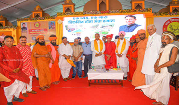 गहलोत ने किया श्रमिक विकास शिविर के फोल्डर का विमोचन