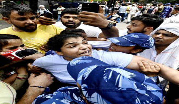 मेरे समर्थकों को गिरफ्तार किया जा रहा है : साक्षी