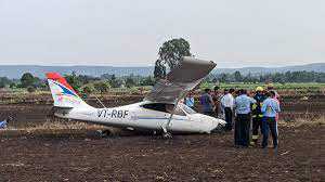 कर्नाटक में प्रशिक्षण विमान दुर्घटनाग्रस्त, पायलट घायल