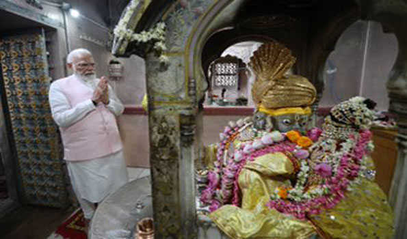 मोदी ने ब्रह्मा मंदिर में किए दर्शन