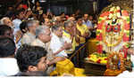 India Cements Chief keeps IPL Trophy before Lord Balaji, seek blessings