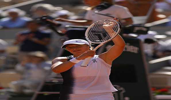 Defending champion Swiatek in French Open third round