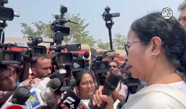 Urgent need to prioritise Railways to enhance efficiency : Mamata