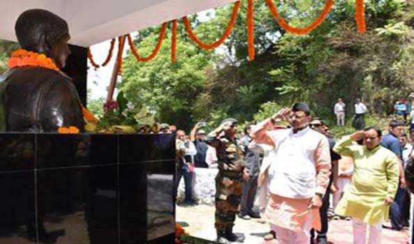 धामी ने अशोक चक्र विजेता भवानी दत्त जोशी की शहादत को किया सलाम