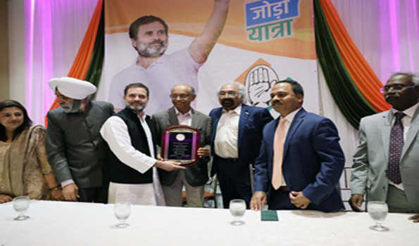 जॉर्ज अब्राहम को लाइफटाइम अचीवमेंट अवॉर्ड, राहुल के करकमलों से किया पुरस्कार ग्रहण
