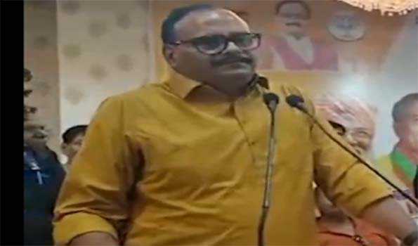 नरेंद्र मोदी विश्व के सबसे लोकप्रिय नेता: पाठक