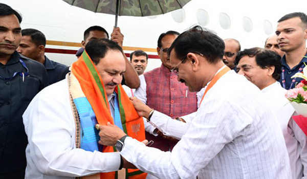 जे पी नड्डा भोपाल पहुंचे, मंगलवार को मोदी के कार्यक्रम में होंगे शामिल