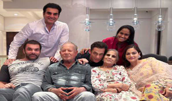 सलमान खान ने बकरीद पर शेयर की फैमिली फोटो