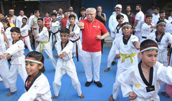 राहगिरी कार्यक्रम में खट्टर ने कलाकारों, खिलाड़ियों, लोगाें को किया कर्तव्यों के प्रति जागरूक