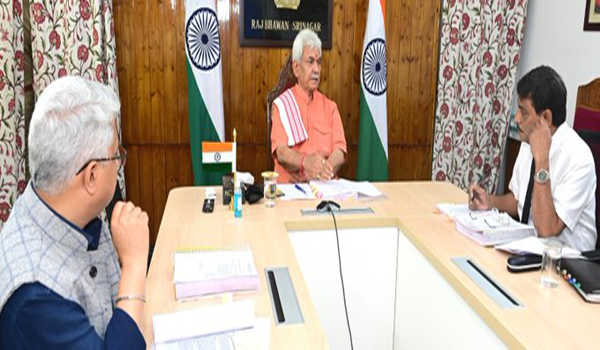कश्मीर में एसी ने सभी विभागों के लिए प्राथमिकता वाले कार्यों की एक व्यापक सूची को मंजूरी दी