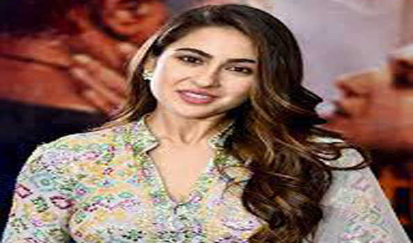 सारा अली खान ने मुंबई की बारिश का लिया आनंद