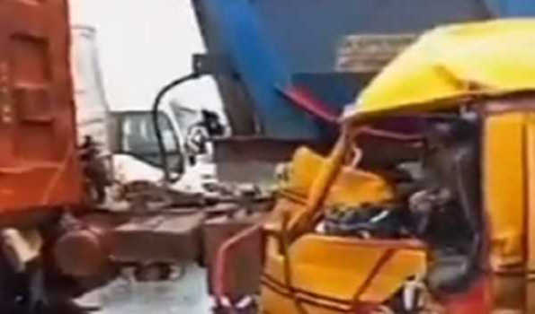 नाइजीरिया में बस ट्रक की टक्कर में 20 लोगों की मौत