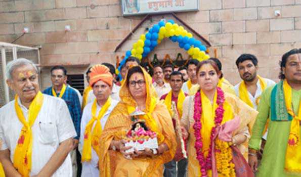 देव दर्शन पदयात्रा में मंत्री  रावत एवं डा गर्ग हुए शामिल