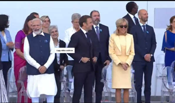 मोदी ने बास्तील दिवस परेड में भाग लिया