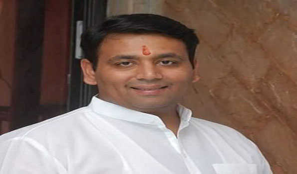 मुख्यमंत्री शिंदे ने उच्च नैतिक आधार खो दिया है: तापसे