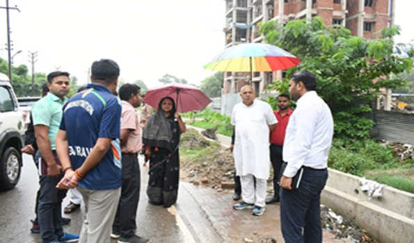 देवरिया:सूर्य प्रताप शाही ने सफाई व जलनिकासी व्यवस्था का लिया जायजा