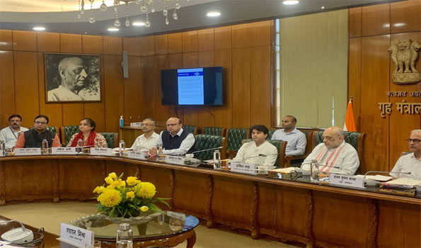 शाह और ज्योतिरादित्य ने हवाईअड्डों पर सुविधाओं व बुनियादी ढांचे की समीक्षा की