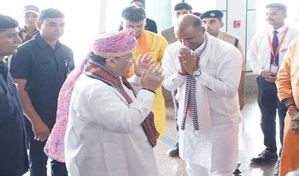नड्डा के जयपुर पहुंचने पर भाजपा नेताओं ने किया स्वागत