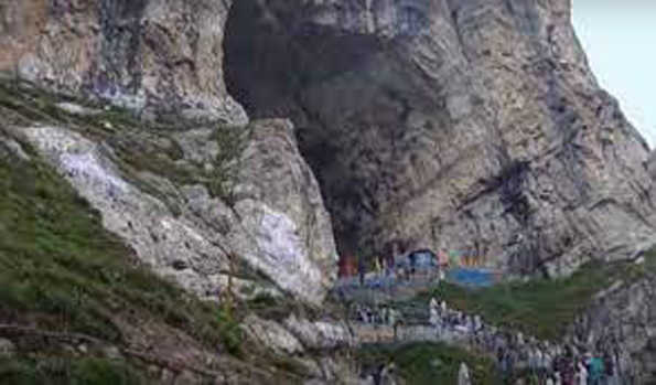 अमरनाथ मार्ग पर पत्थर गिरने से महिला तीर्थयात्री की मौत