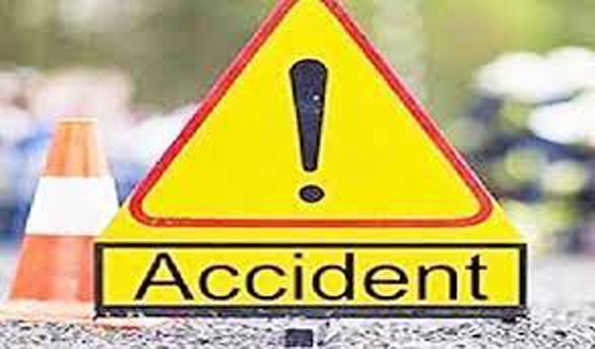 ट्रक और कार में टक्कर, छह की मौत, एक अन्य घायल