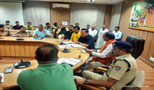 निशंक ने बाढ़ ग्रस्त इलाकों का दौरा कर अधिकारियों के साथ की बैठक