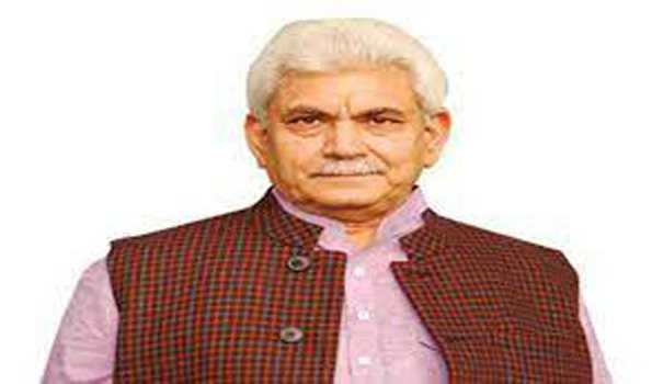 सिन्हा ने डेयरी फार्मिंग के माध्यम से आजीविका में बदलाव के लिए मुकीम की सराहना की