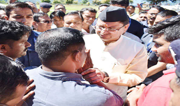 धामी ने चमोली दुर्घटना में जान गंवाने वाले होमगार्ड जवानों को दी श्रद्धांजलि