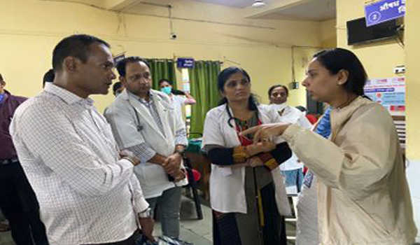 अदिति ने इरशालवाड़ी त्रासदी पीड़ितों से मुलाकात की