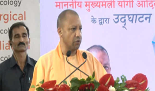 जरूरतमंद के इलाज के लिए पैसे की कमी नहीं: योगी