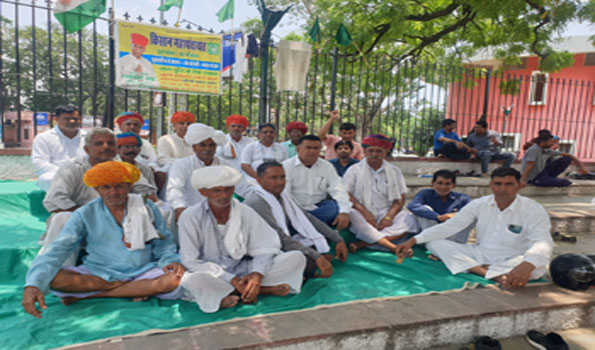 ग्यारह किसानों ने शुक्रवार को आत्मशुद्धि के लिए किया उपवास