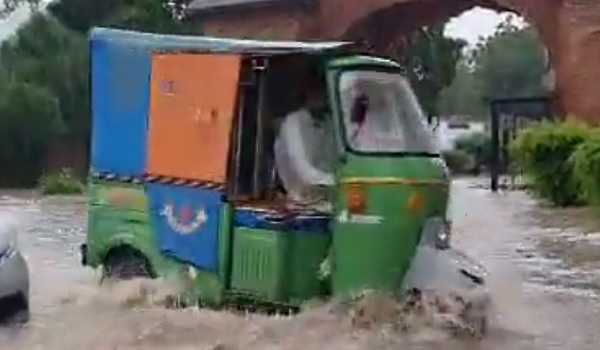 पाकिस्तान में बाढ़ से चार लोगों की मौत