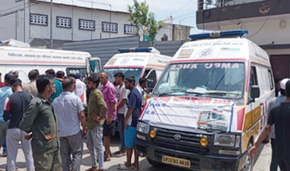 अमरोहा में निर्माणाधीन इमारत की दीवार ढही,दो मरे