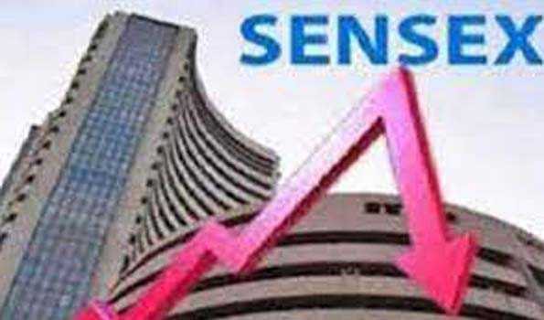 सेंसेक्स फिसला, निफ्टी बढ़ा