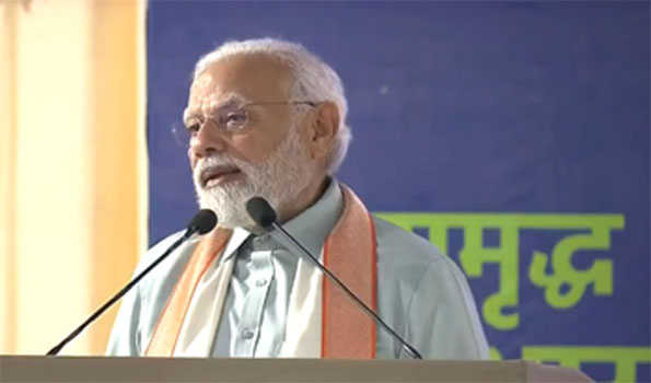 मोदी ने की गहलोत के उत्तम स्वास्थ्य की प्रार्थना