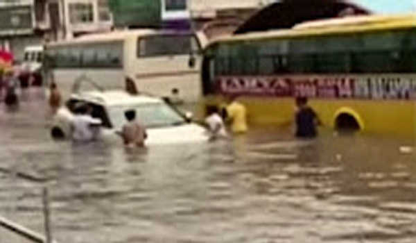 जयपुर में भारी बारिश के कारण रेल यातायात प्रभावित
