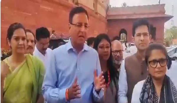मणिपुर पर संसद में चर्चा हो, मोदी मांगे माफी : कांग्रेस