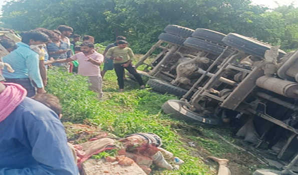 मैनपुरी में ट्रक ने तीन को रौंदा,मौत